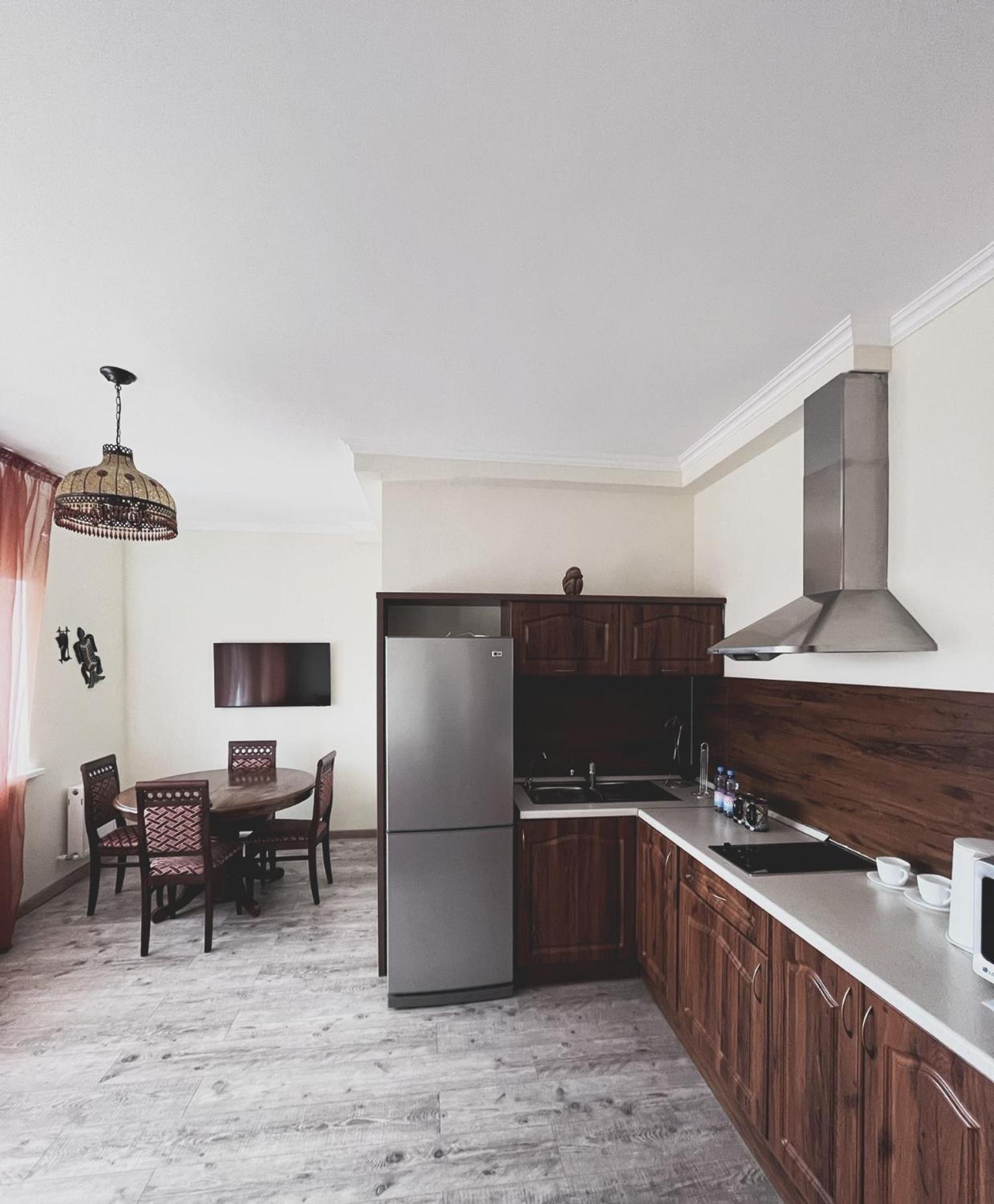 Vip House Hotel Αστάνα Εξωτερικό φωτογραφία